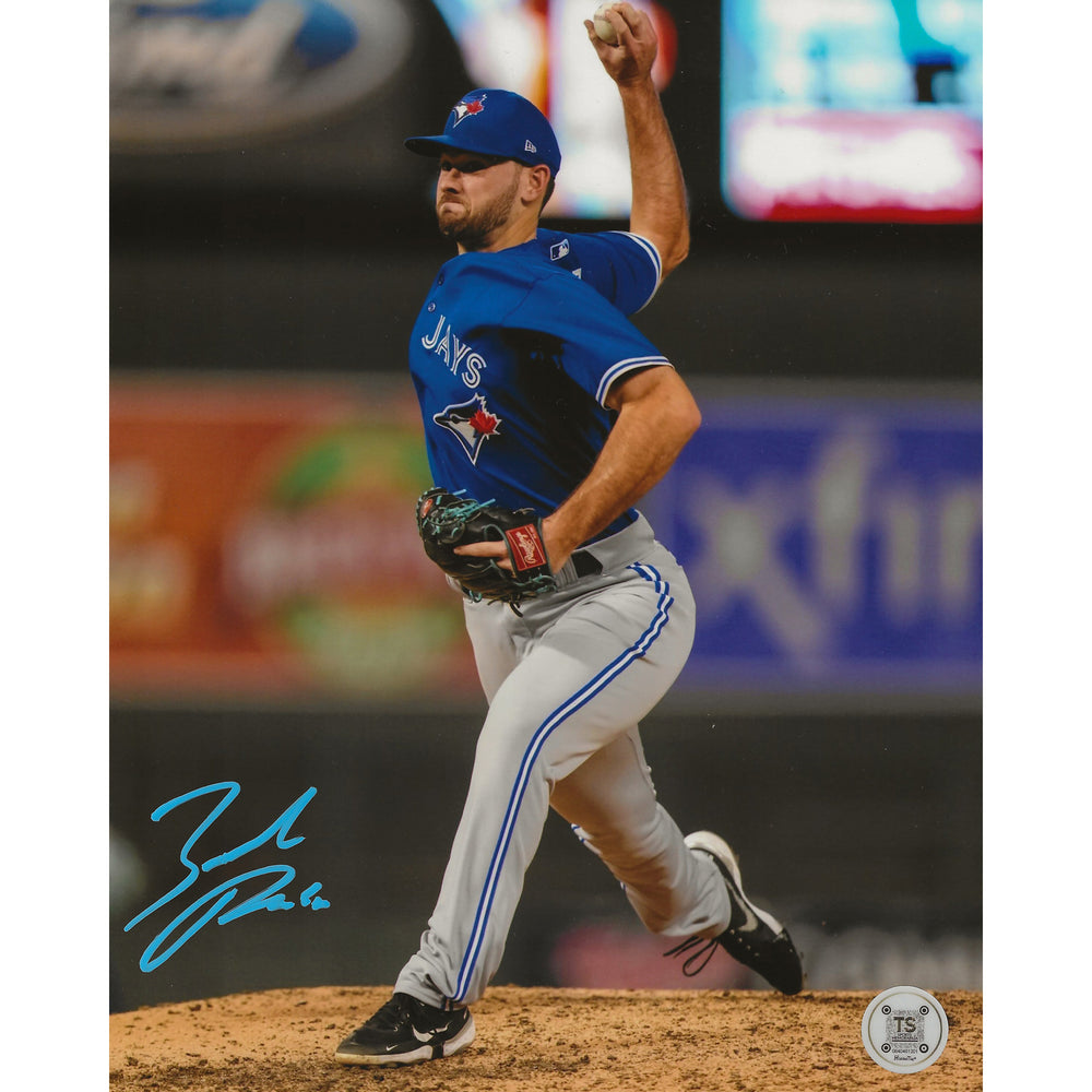 Photo 8x10 de Zach Pop autographiée, en pleine action de lancer, des Blue Jays de Toronto