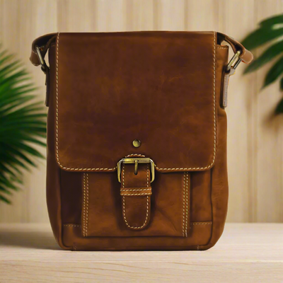 Sacoche en cuir Rugged Earth avec rabat avant et boucle
