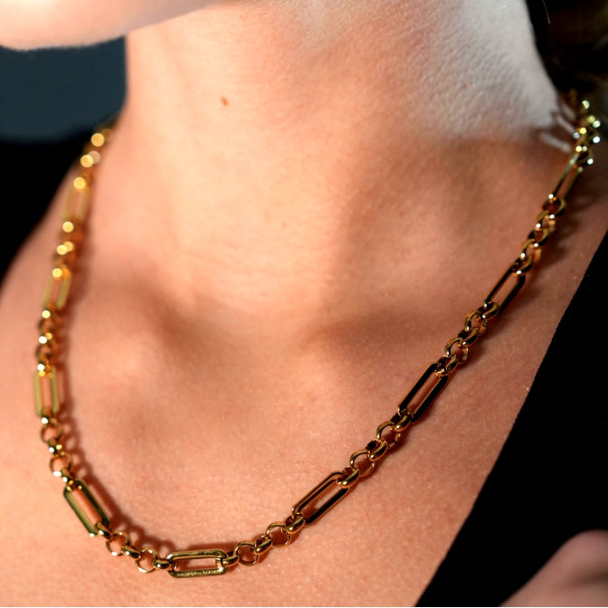 Collier VALENCE à maillons et perles de formes variées, déclaration subtile