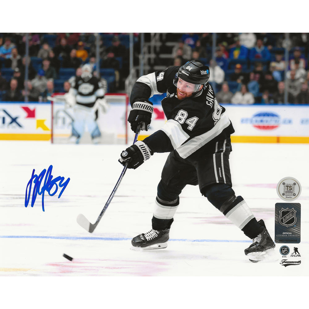 Photo de Vladislav Gavrikov des Kings de Los Angeles, format 8x10, autographiée en plein tir