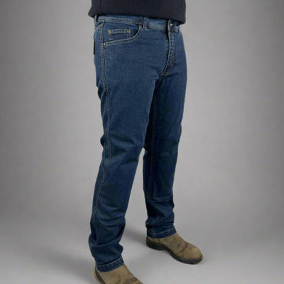 Jean moto blindé classique pour homme. Protections genoux et hanches certifiées CE. Pantalon d'équitation en denim intemporel.