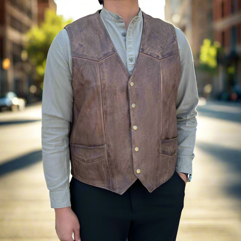 Gilet en cuir de vachette pour homme. Style classique avec fermeture à bouton-pression et poches avant