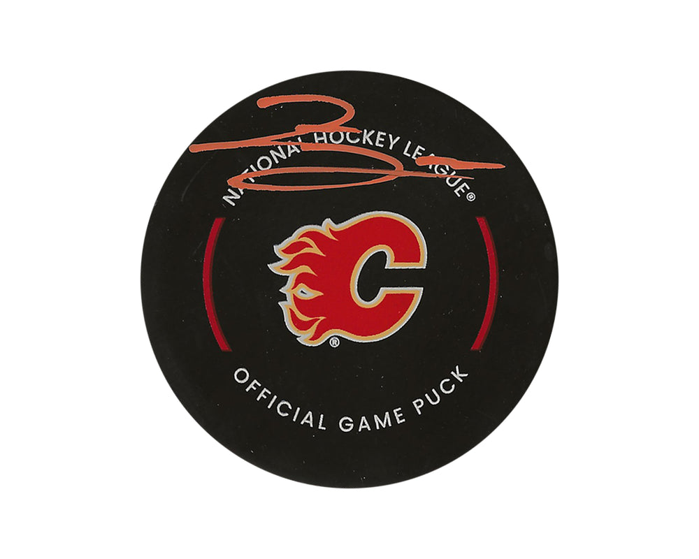 Palet de match officiel des Flames de Calgary autographié par Zayne Parekh