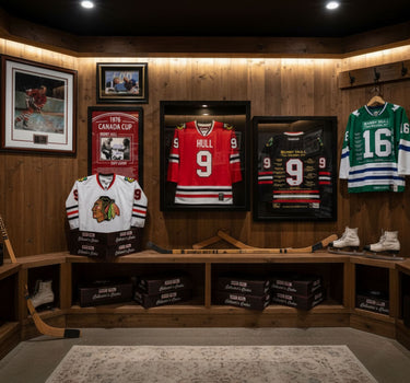 COLLECTOR’S CRATE MYSTERY BOX – BOBBY HULL GOLDEN SERIES – LIMITED EDITION /20 AUTOGRAPHED COLLECTIBLE HOCKEY MEMORABILIA