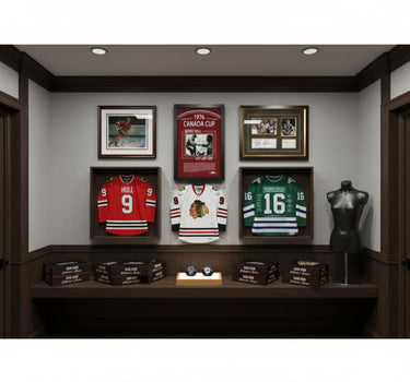 COLLECTOR’S CRATE MYSTERY BOX – BOBBY HULL GOLDEN SERIES – LIMITED EDITION /20 AUTOGRAPHED COLLECTIBLE HOCKEY MEMORABILIA