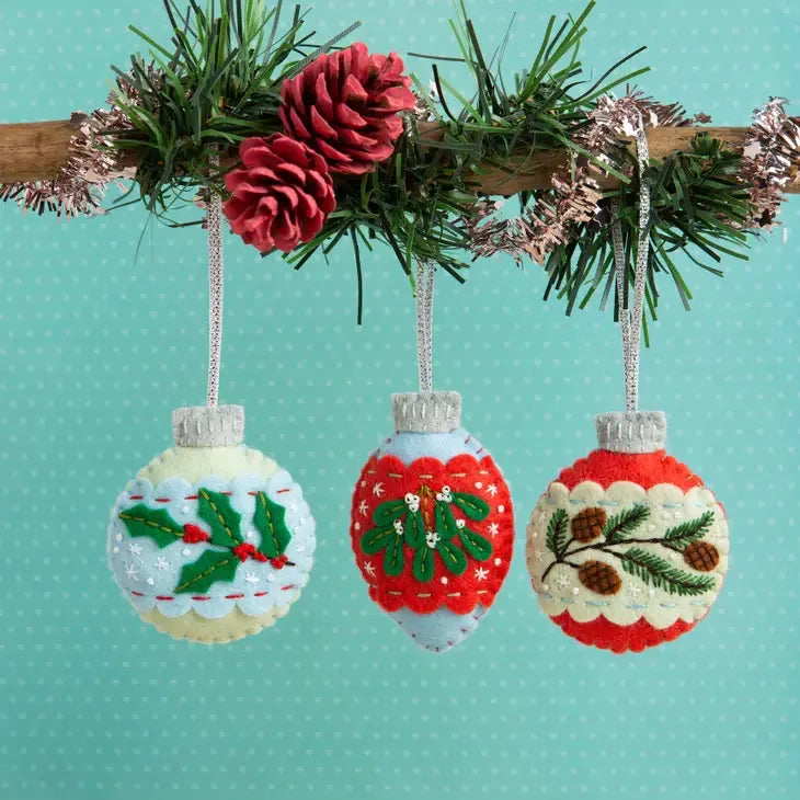 Hawthorn Handmade - Christmas Baubles Felt Craft Kit