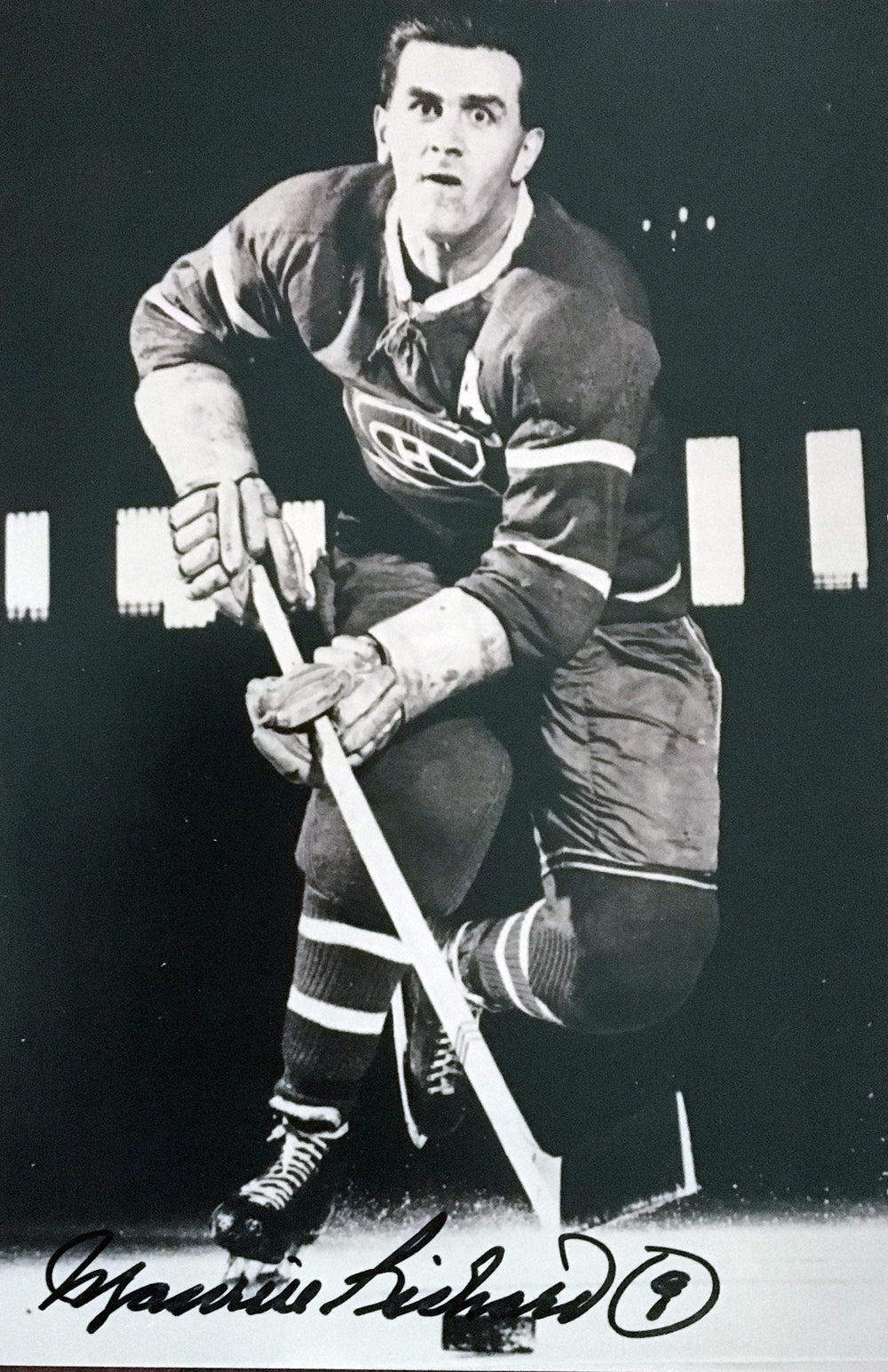 PHOTO SÉPIA 5" X 7" AUTOGRAPHIÉE PAR MAURICE RICHARD – OBJET DE COLLECTION VINTAGE DES CANADIENS DE MONTRÉAL (LNH)