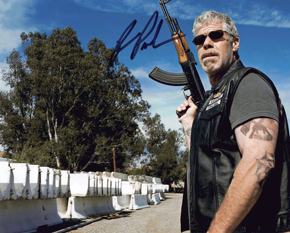 RON PERLMAN SIGNED SONS OF ANARCHY CLAY MORROW AK-47 8" X 10" PHOTO – AUTHENTIC OUTLAW BIKER AUTOGRAPH