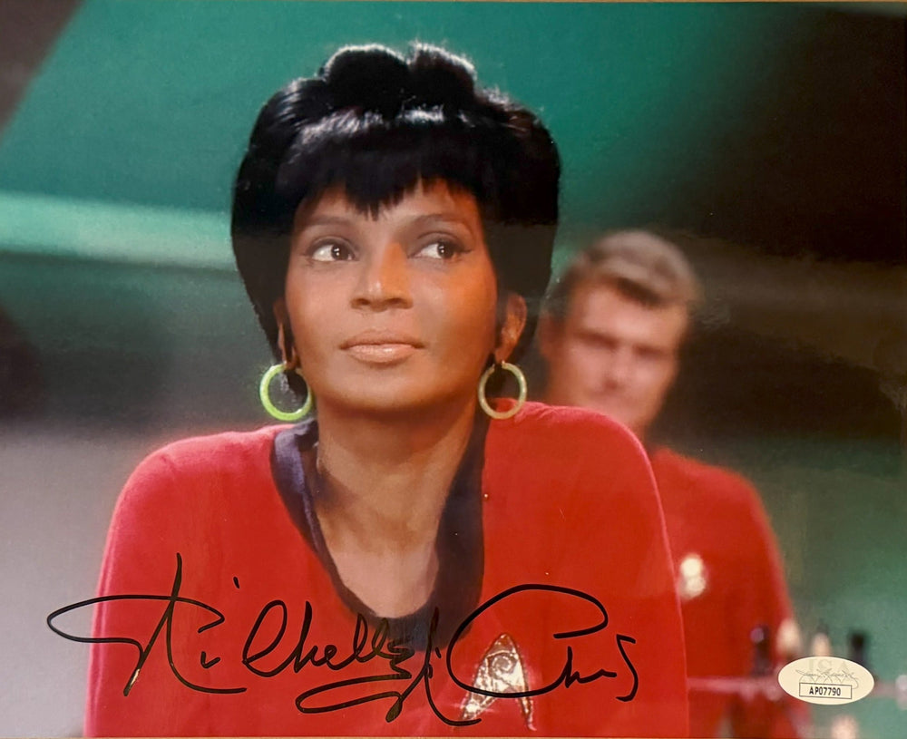 PHOTO AUTOGRAPHE NICHELLE NICHOLS - LT. UHURA 8X10 (HORIZONTAL) PHOTO SIGNÉE 8X10 OBJET DE COLLECTION À EXPOSER