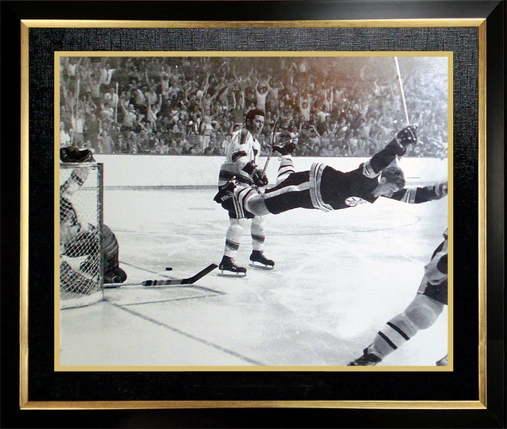 BOBBY ORR THE GOAL 11X14 FRAMED PHOTO – ICONIC NHL IMAGE, BOSTON BRUINS HOCKEY WALL ART (19" X 15")
