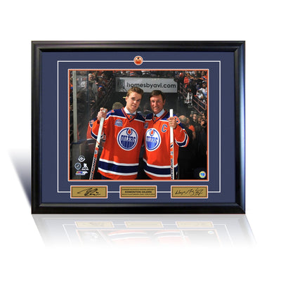WAYNE GRETZKY AND CONNOR MCDAVID EDMONTON 16" X 20" PHOTOGRAPH MUSEUM FRAME COLLECTIBLE - NHL STARS WALL DECOR MEMORABILIA ARTWORK DISPLAY ACRYLIC FACSIMILE AUTOGRAPH VINTAGE SPORTS GIFT (24" BY 20")