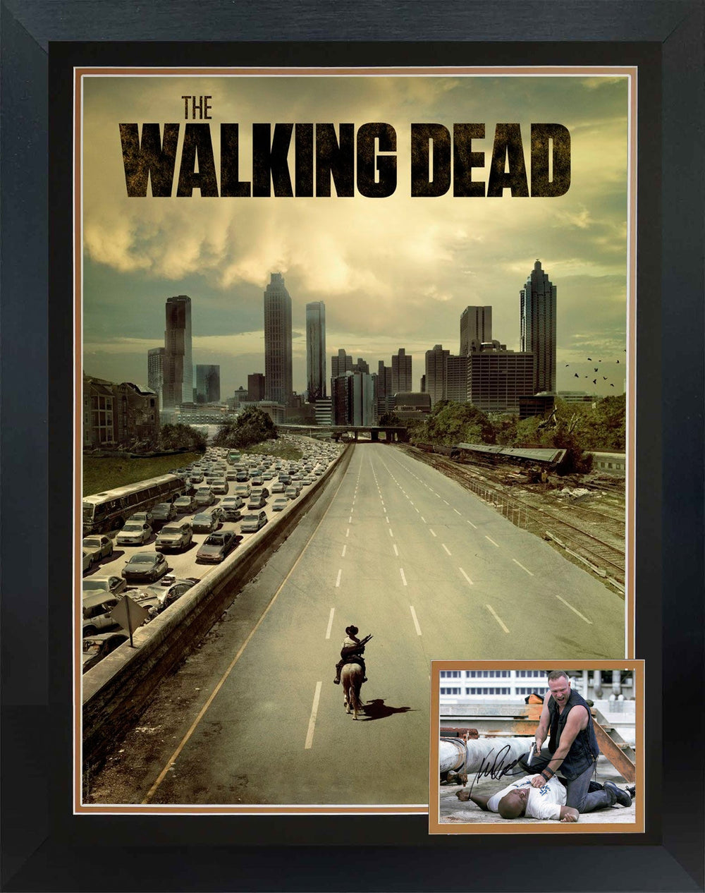 MICHAEL ROOKER AUTOGRAPHED THE WALKING DEAD ENSEMBLE DE COLLECTION ENCADRÉ – PHOTO SIGNÉE MERLE DIXON, ART TV POST-APOCALYPTIQUE (38,5 PO X 28 PO)