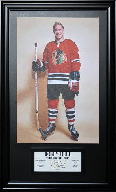 PLAQUE ENCADRÉE ET TOILE SIGNÉES BOBBY HULL – HOMMAGE SURDIMENSIONNÉ AUTOGRAPHIÉ AUX LÉGENDES (49,5" X 29,5")