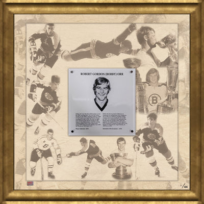 PLAQUE DE COLLECTION HISTORIQUE BOBBY ORR – ÉDITION LIMITÉE NON SIGNÉE /44 – CADRE D'EXPOSITION COLLAGE DE MUSÉE (27" X 26.5")