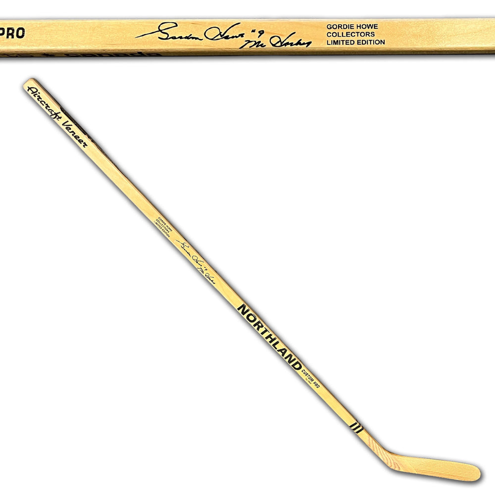 CROSSE DE HOCKEY DE COLLECTION PLEINE TAILLE GORDIE HOWE NORTHLAND CUSTOM PRO – CROSSE HOMMAGE À MR. HOCKEY AVEC SIGNATURE FAC-SIMILÉ – OBJET DE COLLECTION LNH
