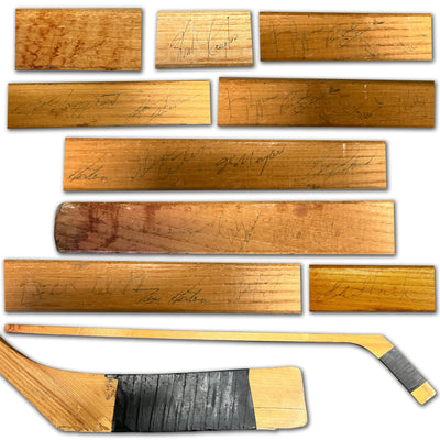 BÂTON DE HOCKEY VINTAGE GRANDE TAILLE SIGNÉ PAR 19 LÉGENDES DE LA LNH – INCLUT TIM HORTON, RED KELLY, DICK DUFF, ET PLUS ENCORE – ULTIME OBJET DE COLLECTION AUTOGRAPHÉ
