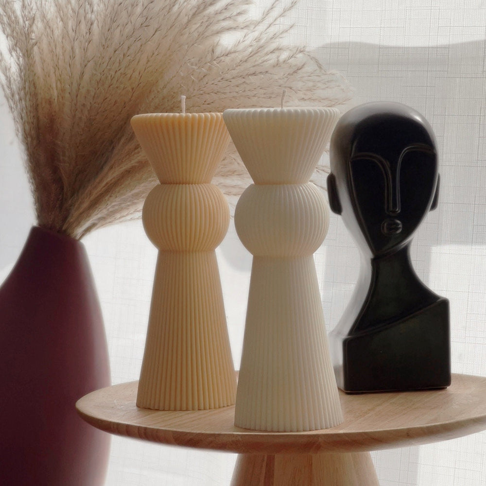 Bougie Pilier en Cire de Soja Cannelée : Pièce d'Échec, Décoration d'Intérieur