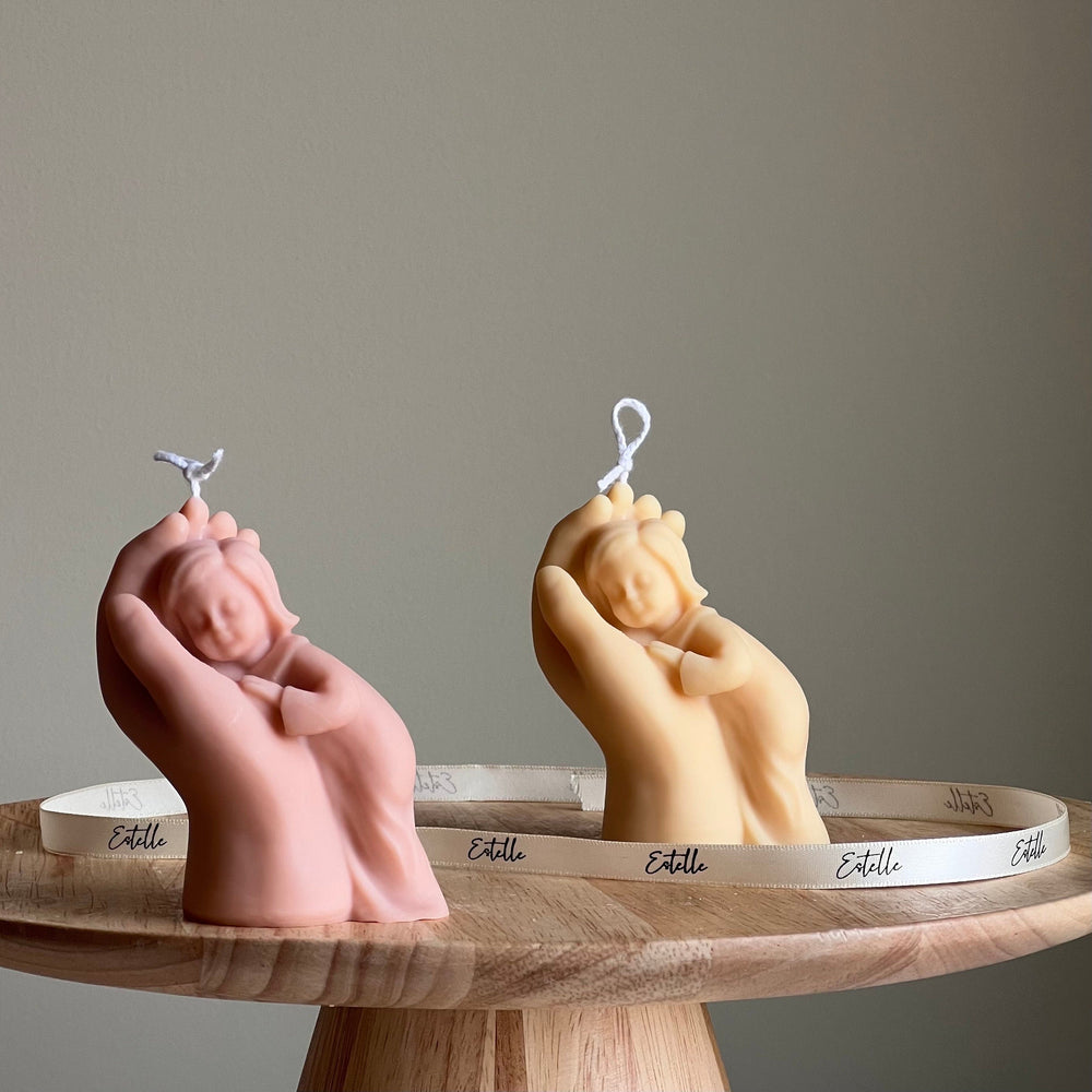 Bougie en cire de soja faite à la main "Bébé dans la main" : Cadeau d'amour maternel