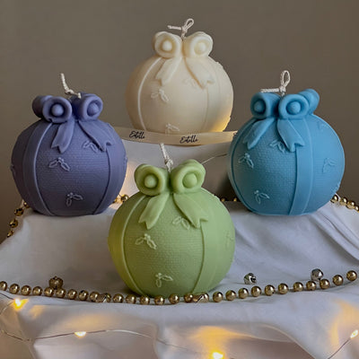 Hand Poured Christmas Bauble Soy Candle: Festive Decor