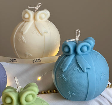 Hand Poured Christmas Bauble Soy Candle: Festive Decor