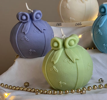 Hand Poured Christmas Bauble Soy Candle: Festive Decor