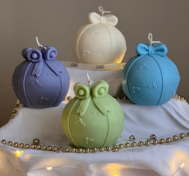 Hand Poured Christmas Bauble Soy Candle: Festive Decor