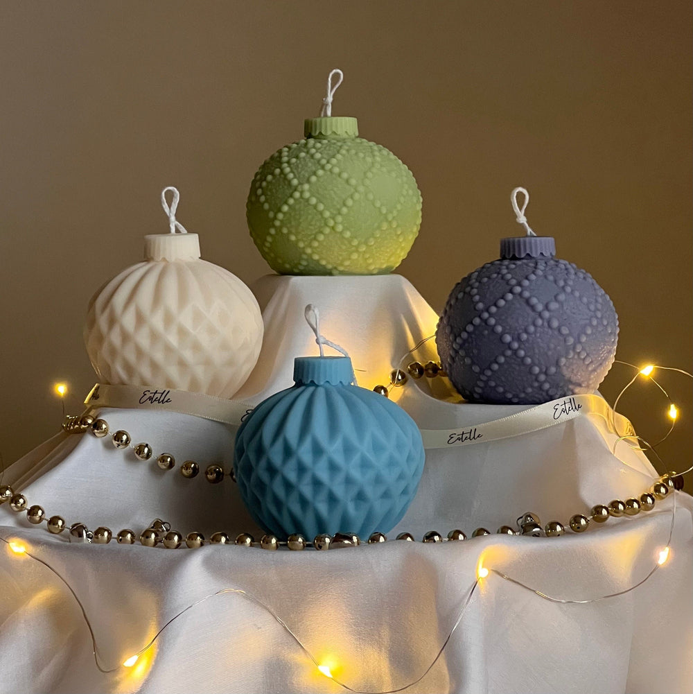 Bougie de soja artisanale en forme de boule de Noël : Décoration festive