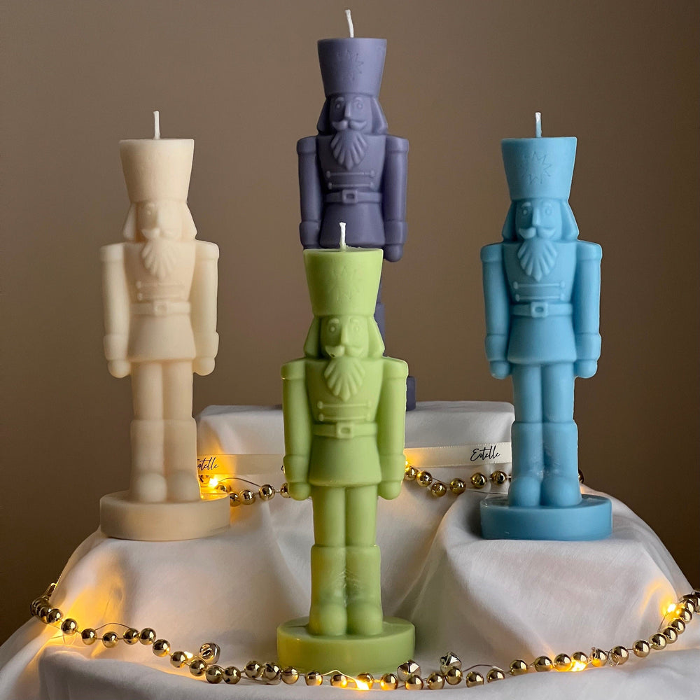 Bougie Casse-Noisette Faite Main : Cadeau Décoratif de Noël Sculptural