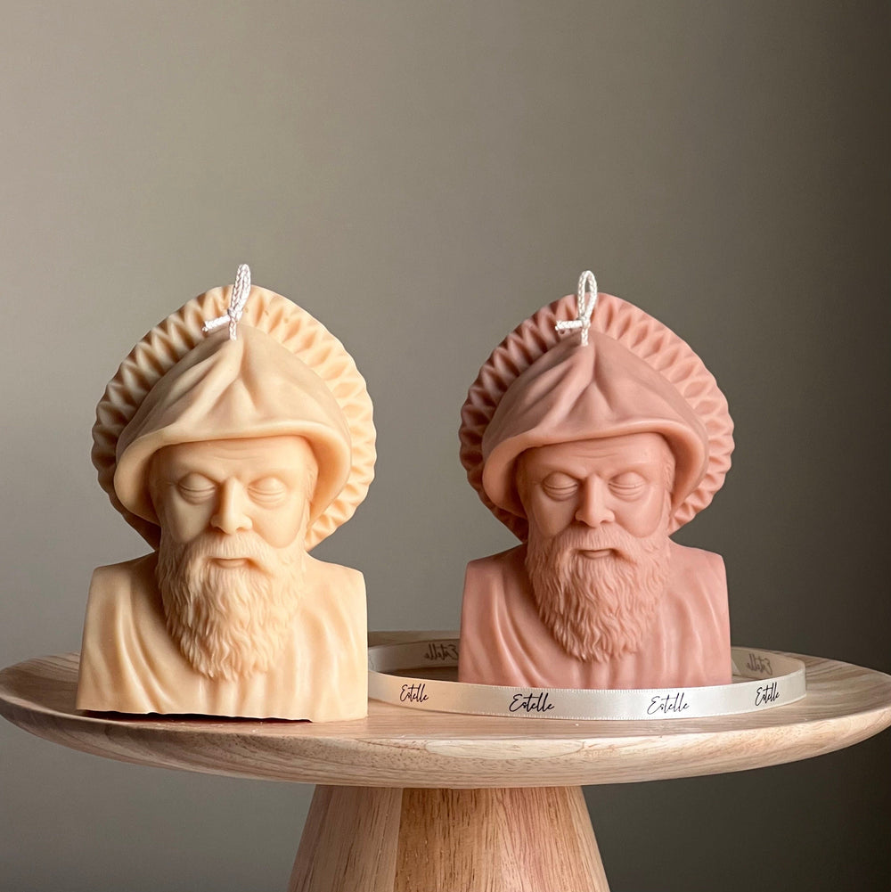 Bougie buste de Saint Charbel : Pilier sculptural en cire de soja