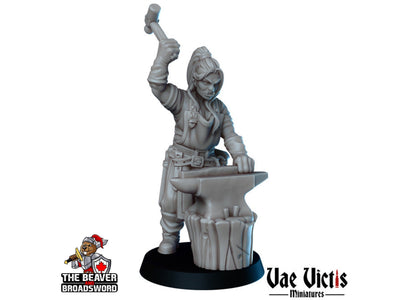 Miniature d'orque forgeronne pour femmes - Vae Victis | Marchand | Forgeron | Villageois | Citadin | Guerrier | Ville | Villageois | Jeux de guerre | Pathfinder