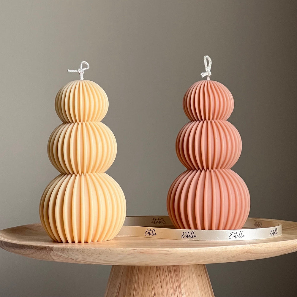 Bougie Pilier en Soja Ondulée Côtelée | Décoration Scultpturale