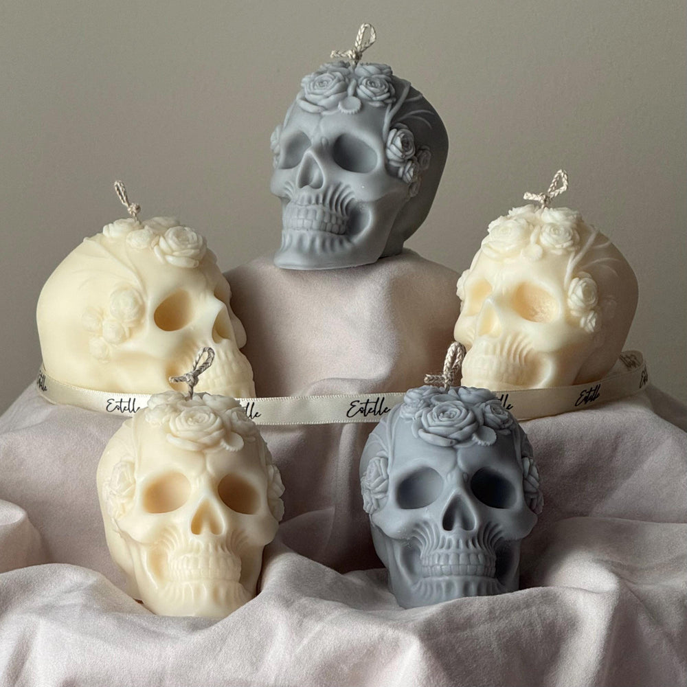 Bougie Crâne Fleurs d'Halloween Faite Main : Décoration d'Intérieur Effrayante en Cire de Soja