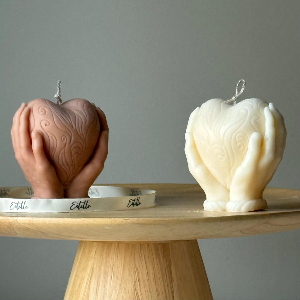 Bougie Coeur dans les Mains : Décoration sculpturale faite main