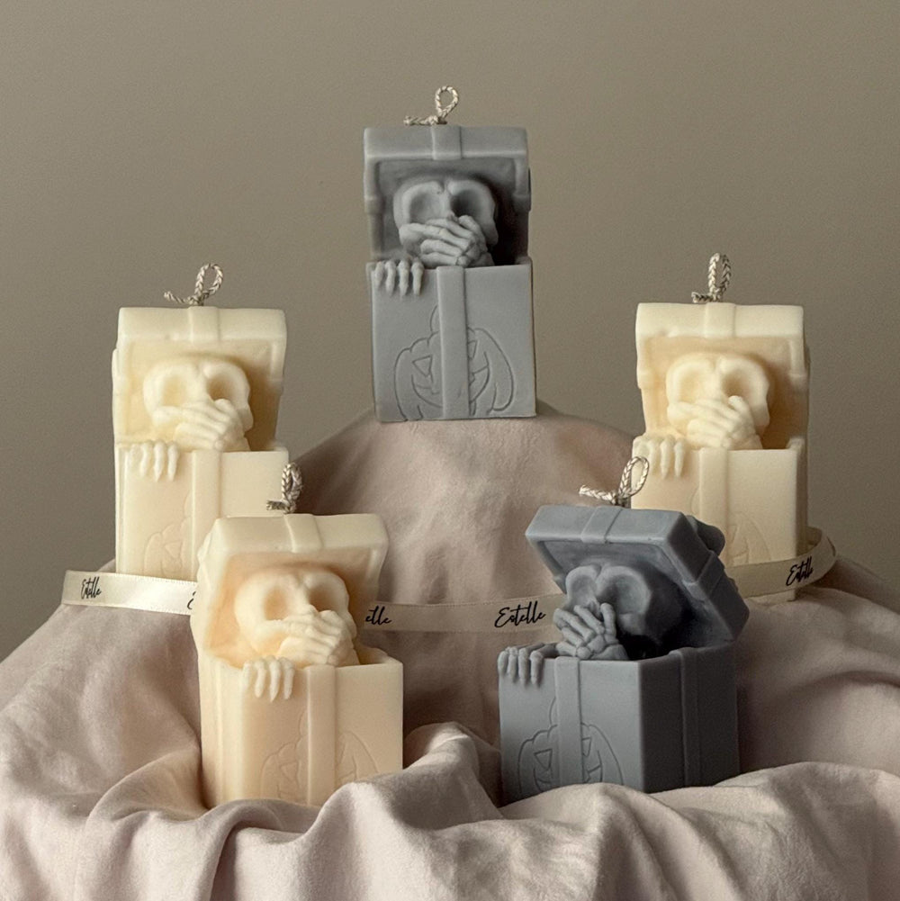 Bougie Crâne dans une Boîte Cadeau | Décoration d'Halloween en Cire de Soja Sculpturale