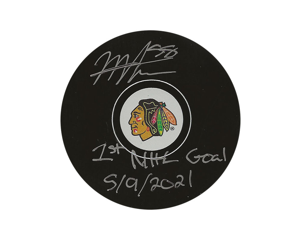 Palet de hockey autographe de Mackenzie Entwistle des Blackhawks de Chicago, modèle autographié, inscrit « 1st NHL Goal 5/9/2021 »