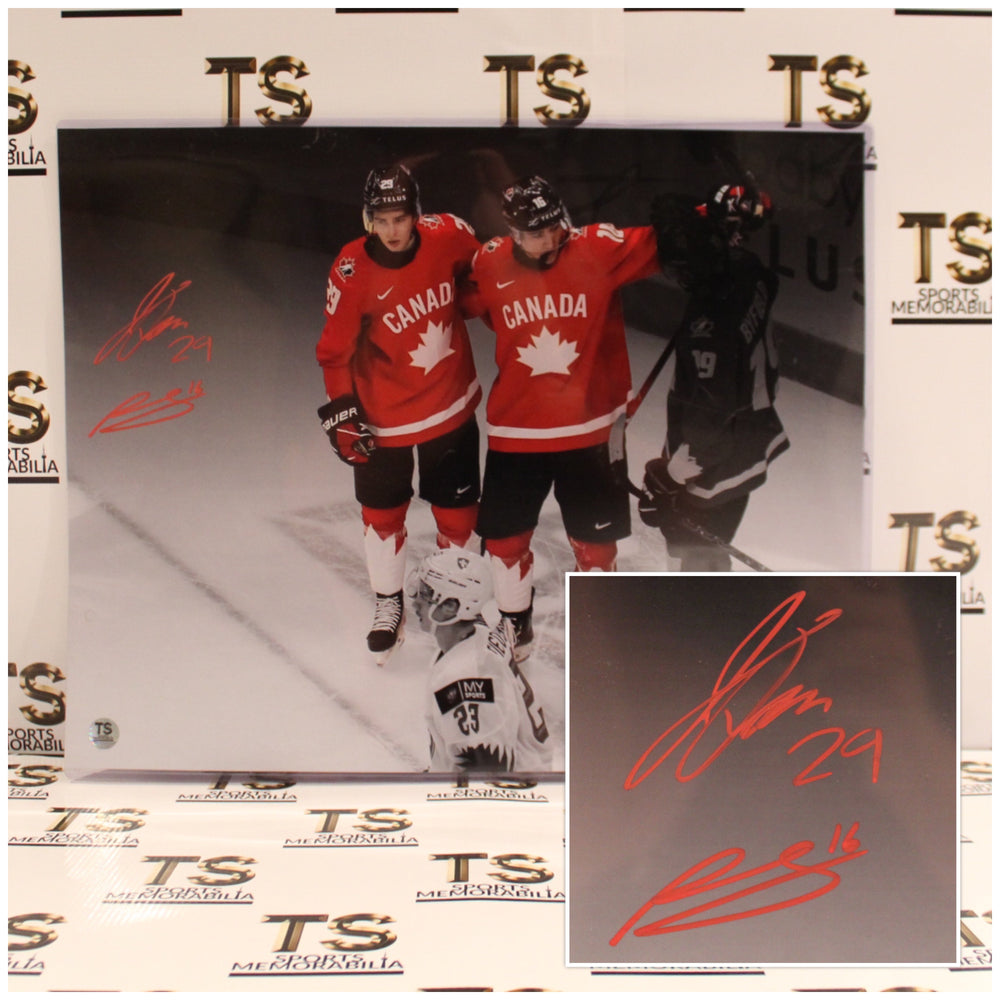 Photo 16x20 : Célébration de but de l'équipe Canada 2021 au Championnat du monde junior, autographiée par Jack Quinn et Ryan Suzuki