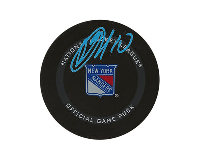 Palet officiel de match des Rangers de New York, autographe d'Artemi Panarin