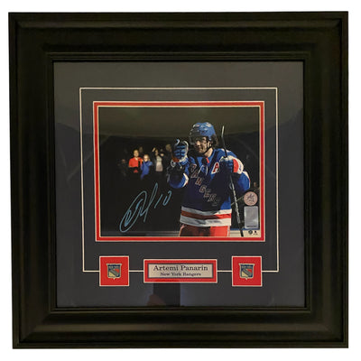 Photo dédicacée encadrée 20x25 cm d'Artemi Panarin des Rangers de New York