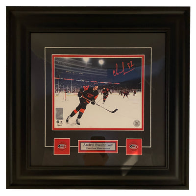 Photo encadrée 8x10 d'Andrei Svechnikov des Hurricanes de la Caroline, autographiée, collection Stadium Series 2023